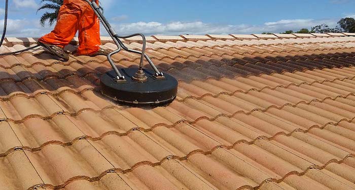 Roof cleaning service