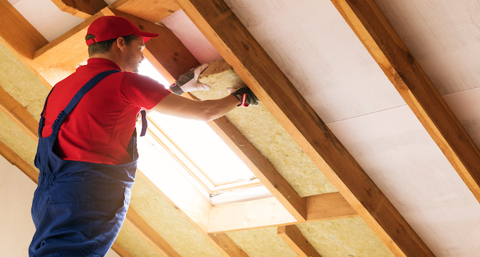 Fitting Insulation in Roof