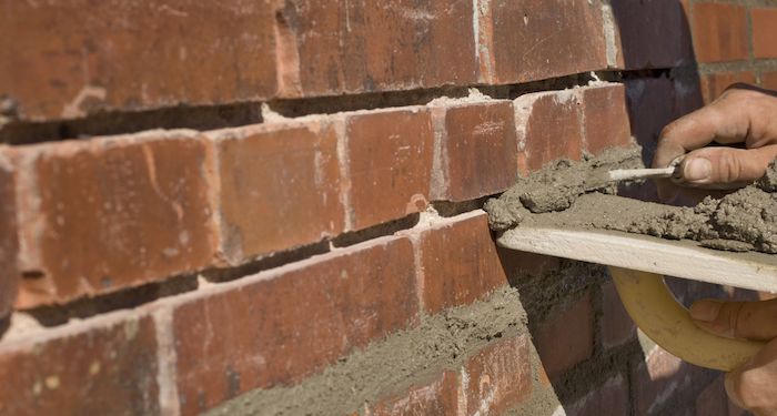 Filling cracks in brick wall