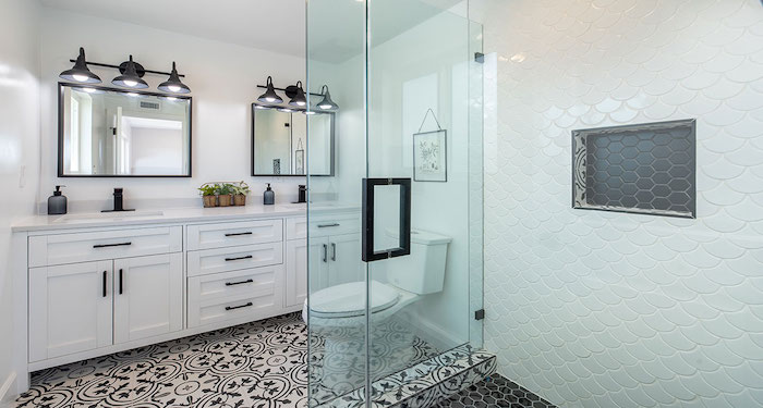 Black and white ensuite bathroom