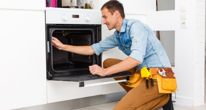 Man installing a cooker