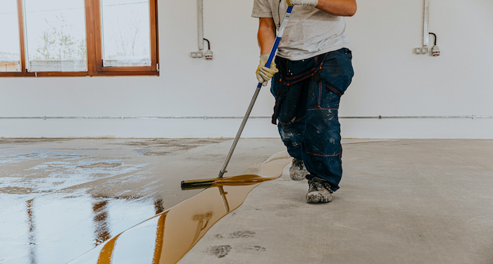 Laying resin flooring