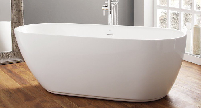 freestanding bath with tap in the middle