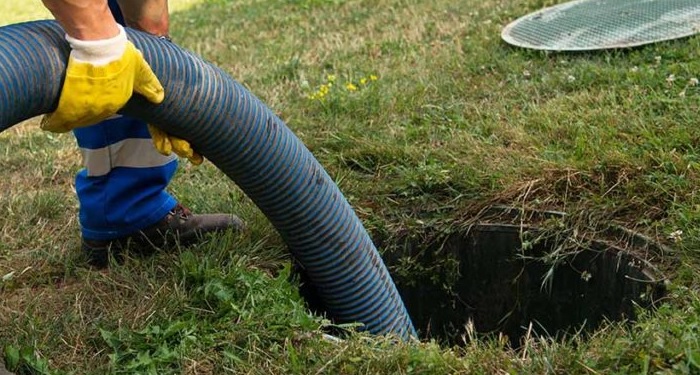 Emptying a septic tank