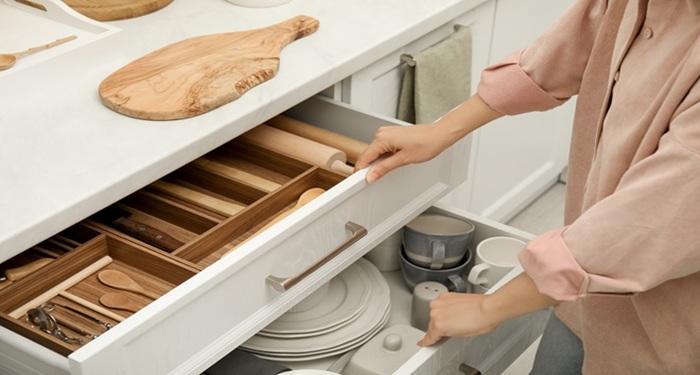 Kitchen drawers and utensils