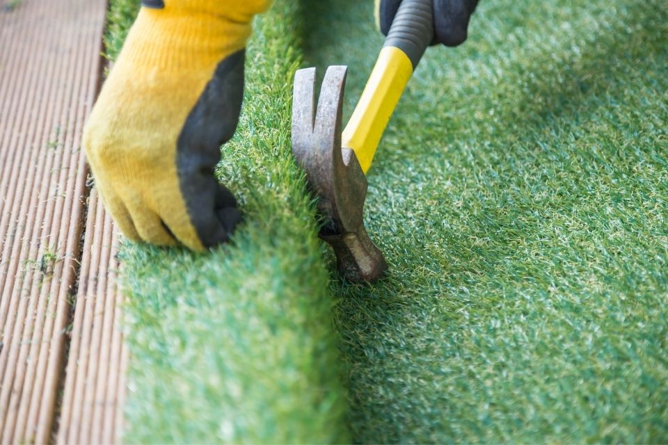 hammering artifical grass