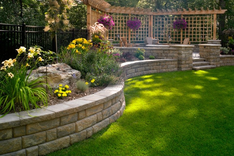 Garden Wall Costs - How Much Does A Garden Retaining Wall Cost