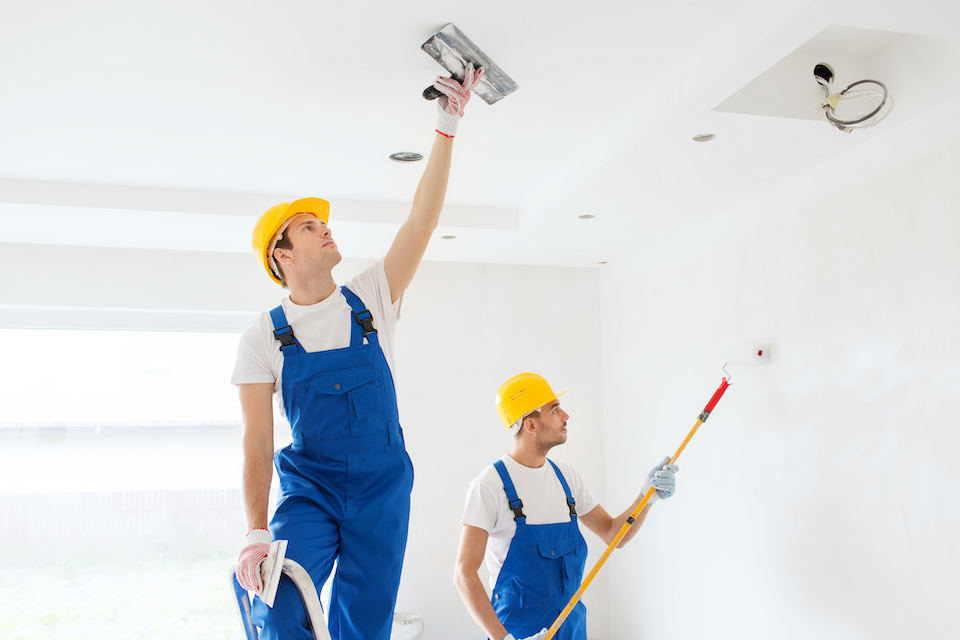 tradesmen plastering a ceiling