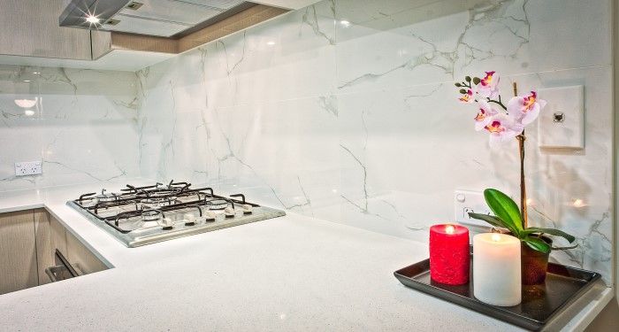 white kitchen counter and marble splash back