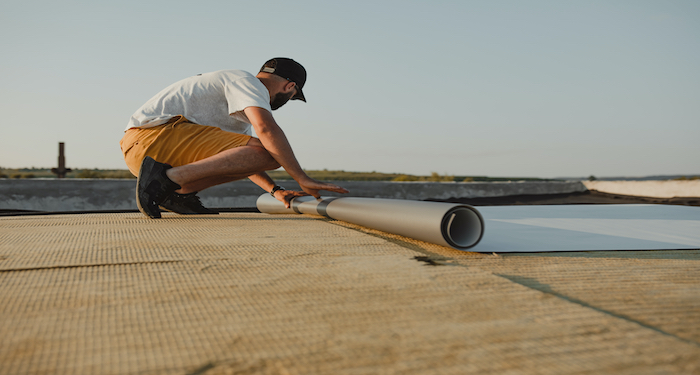 Removing rubber roofing